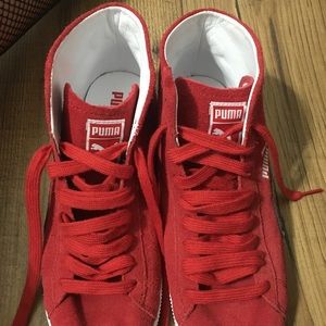 VINTAGE PUMA HIGH TOPS!!💗💗🖤🥰